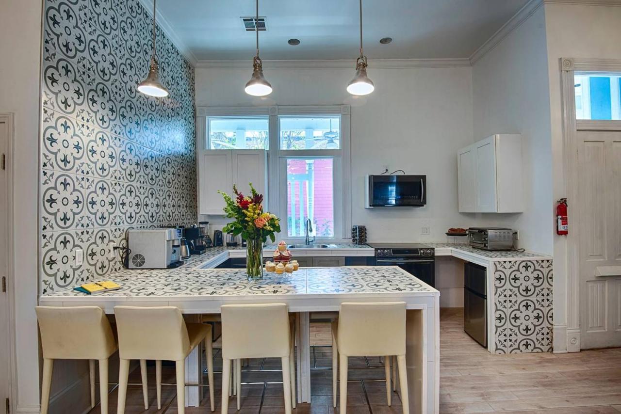 7 Bedroom - Sleeps 14! Next To Bourbon Street New Orleans Exterior photo