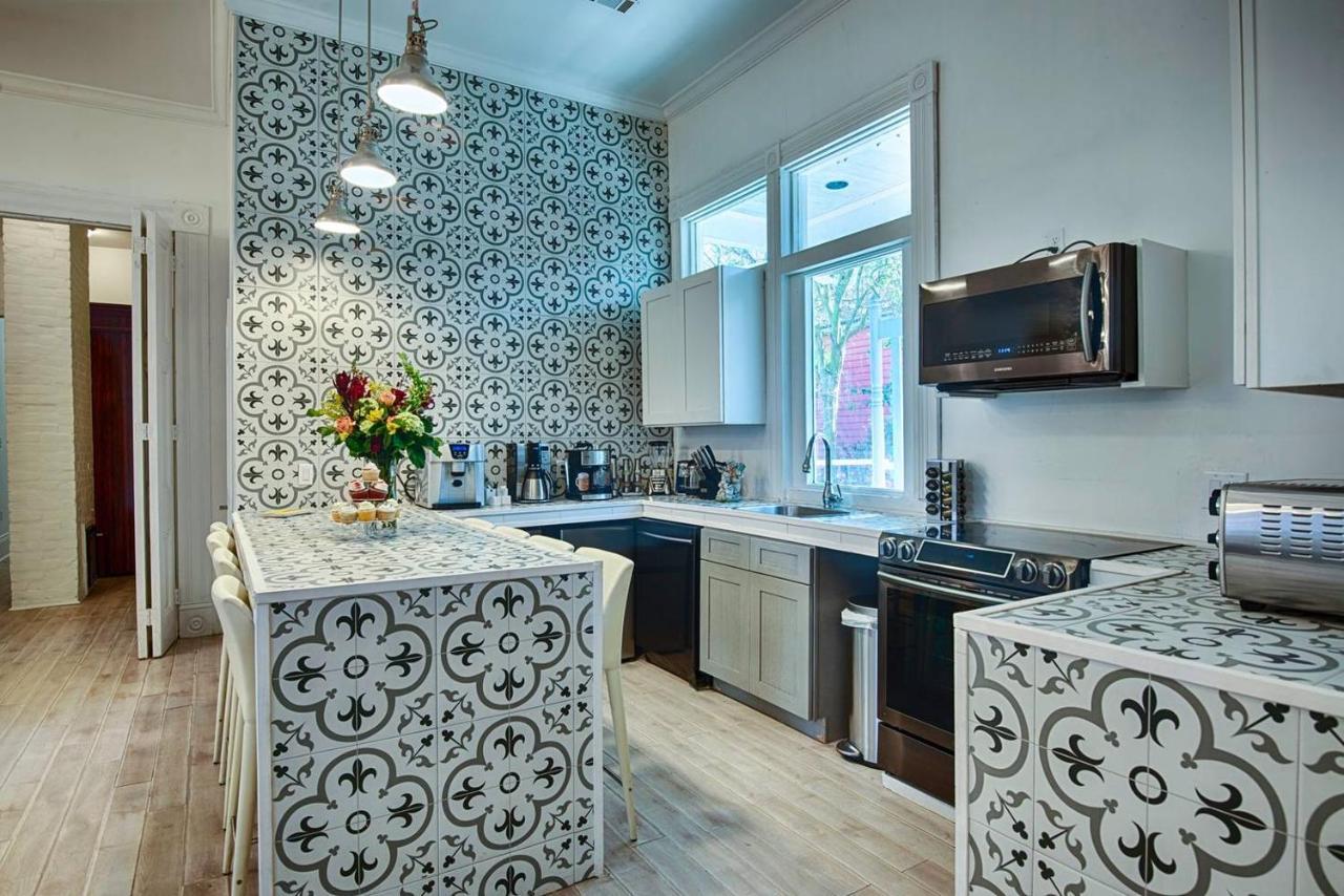 7 Bedroom - Sleeps 14! Next To Bourbon Street New Orleans Exterior photo